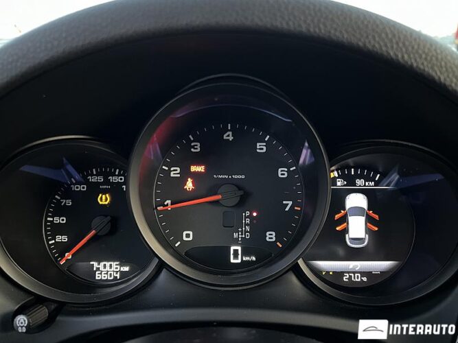 Porsche Macan 40 interauto-car