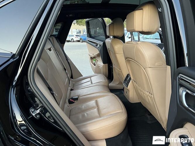 Porsche Macan 46 interauto-car