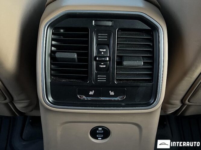 Porsche Macan 45 interauto-car