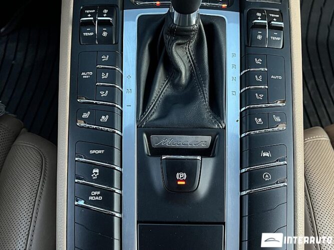 Porsche Macan 43 interauto-car