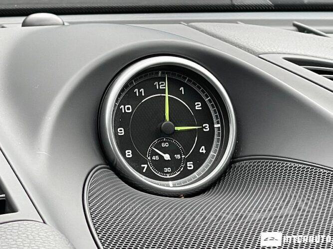 Porsche Cayenne S Hybrid 42 interauto-car