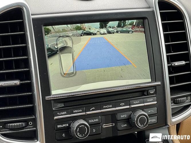 Porsche Cayenne S Hybrid 44 interauto-car