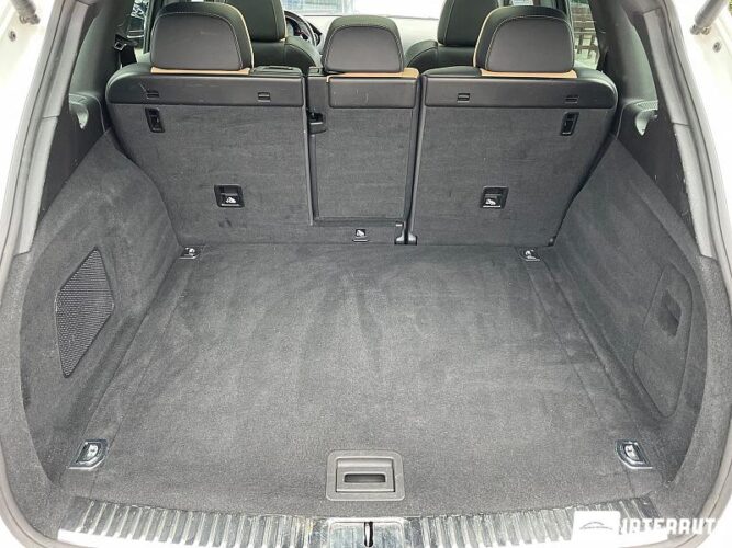 Porsche Cayenne S Hybrid 51 interauto-car