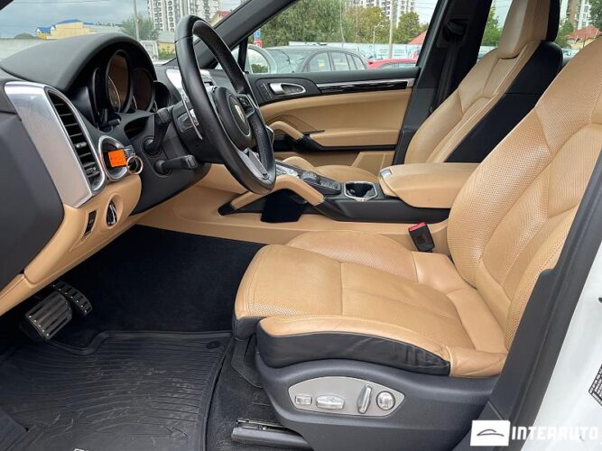 Porsche Cayenne S Hybrid 36 interauto-car