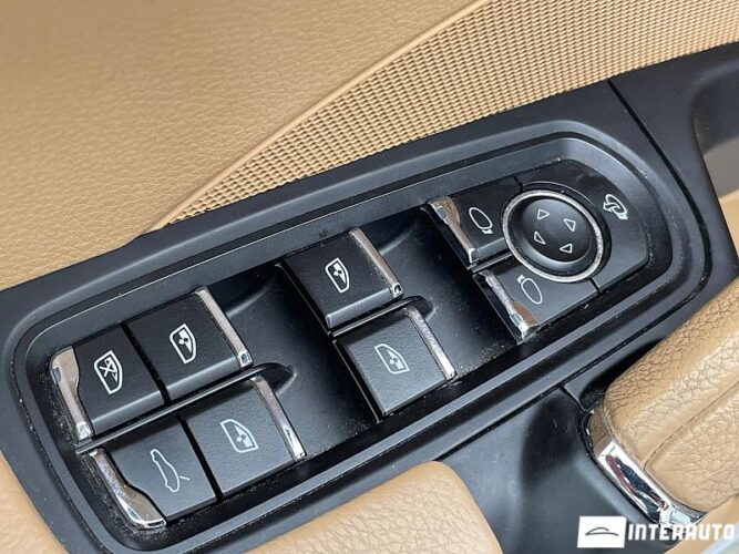 Porsche Cayenne S Hybrid 37 interauto-car