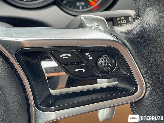 Porsche Cayenne S Hybrid 40 interauto-car