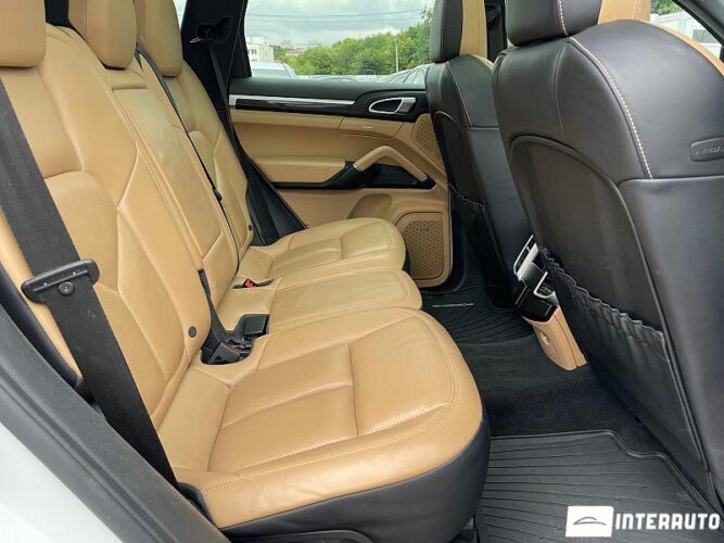 Porsche Cayenne S Hybrid 50 interauto-car