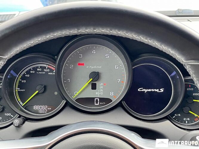 Porsche Cayenne S Hybrid 41 interauto-car
