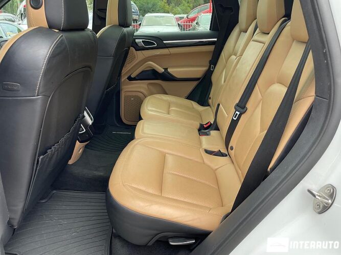 Porsche Cayenne S Hybrid 49 interauto-car