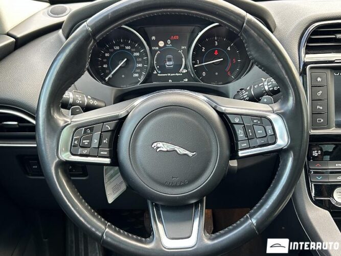 Jaguar F-Pace 47 interauto-car