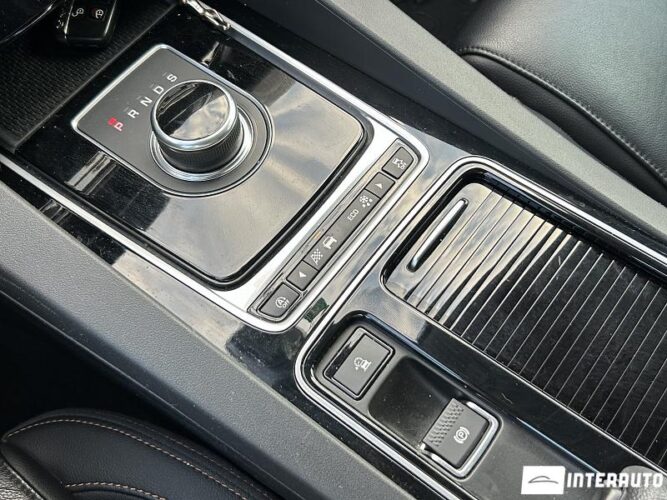 Jaguar F-Pace 51 interauto-car