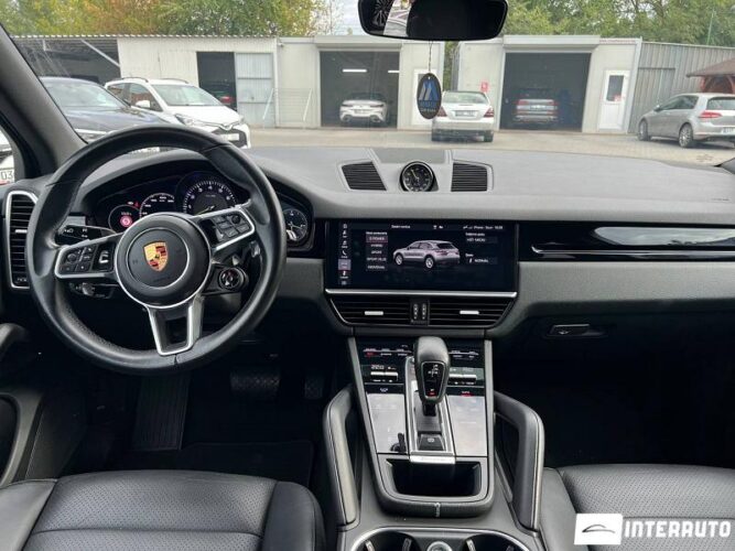 Porsche Cayenne E-Hybrid 36 interauto-car