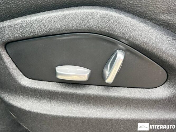 Porsche Cayenne E-Hybrid 42 interauto-car