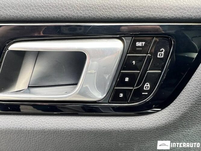 Porsche Cayenne E-Hybrid 34 interauto-car