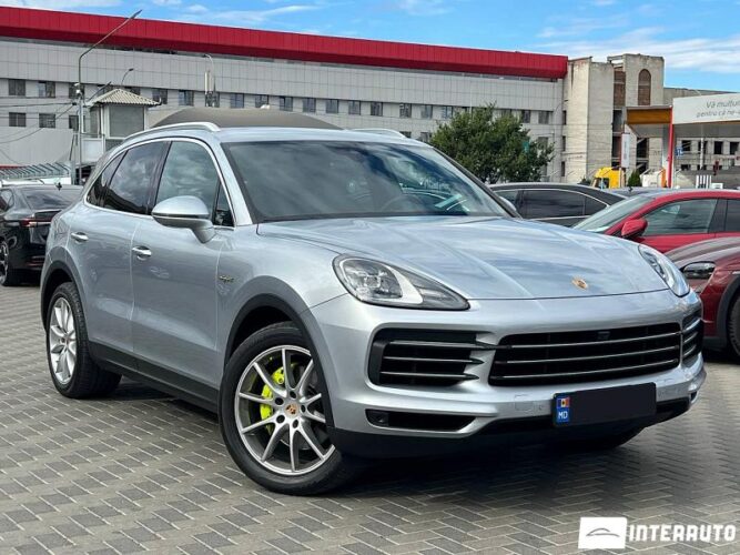 Porsche Cayenne E-Hybrid 32 interauto-car
