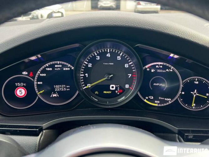 Porsche Cayenne E-Hybrid 37 interauto-car