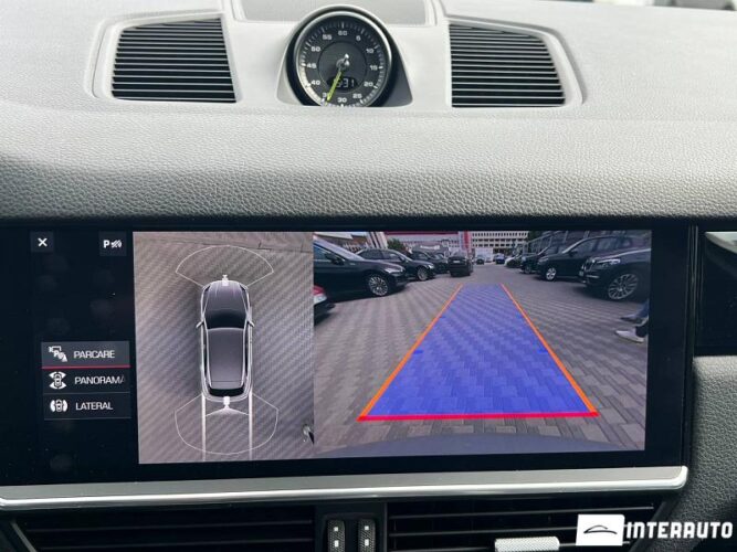 Porsche Cayenne E-Hybrid 38 interauto-car