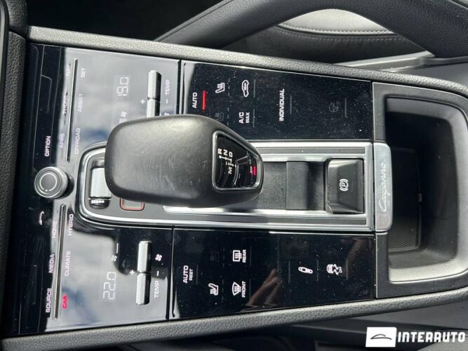 Porsche Cayenne E-Hybrid 40 interauto-car