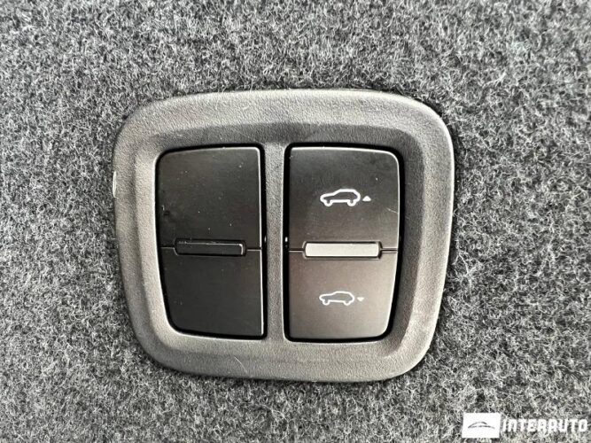 Porsche Cayenne E-Hybrid 47 interauto-car