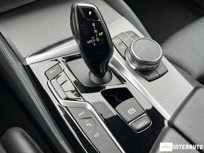 BMW 530e 43 interauto-car