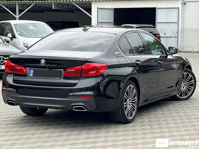 BMW 530e 33 interauto-car