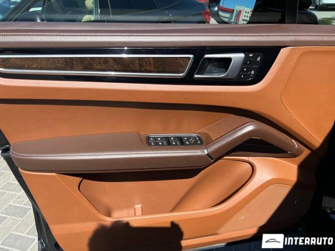 Porsche Cayenne 42 interauto-car