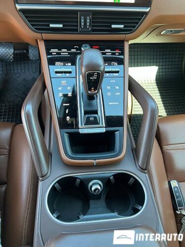 Porsche Cayenne 54 interauto-car