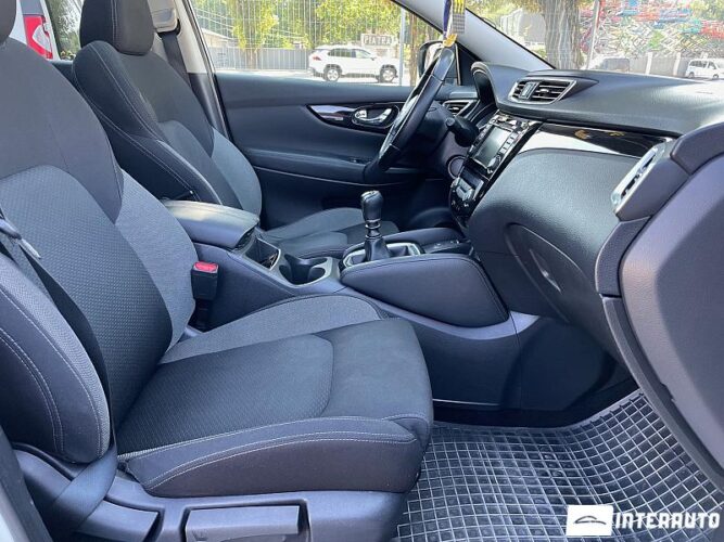 Nissan Qashqai 34 interauto-car