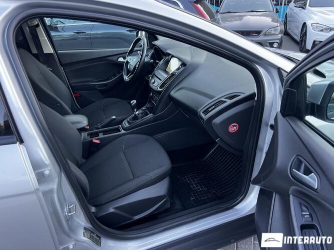 Ford Focus 33 interauto-car