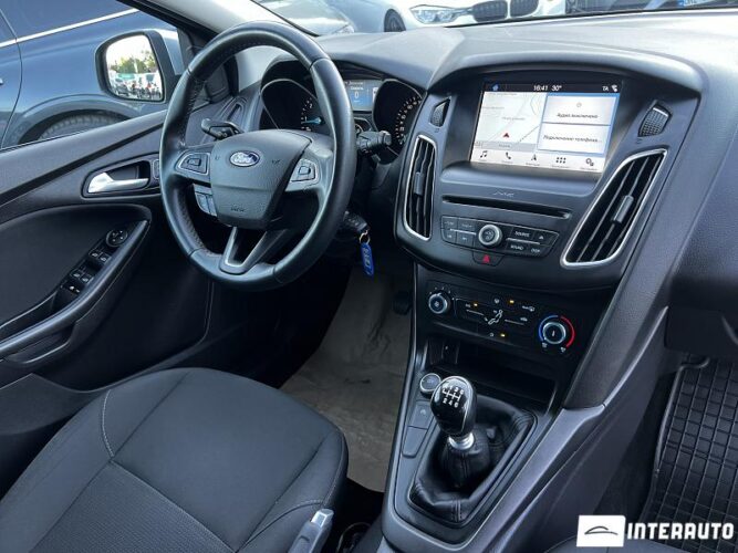 Ford Focus 34 interauto-car