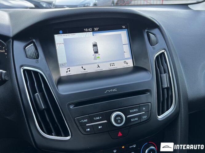 Ford Focus 37 interauto-car