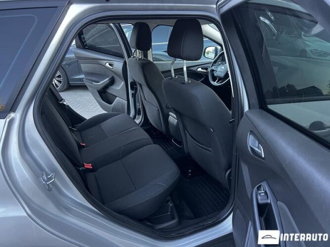 Ford Focus 42 interauto-car