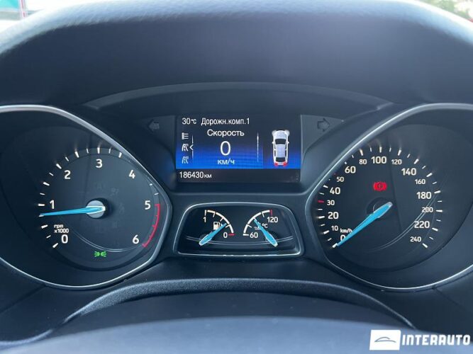 Ford Focus 38 interauto-car