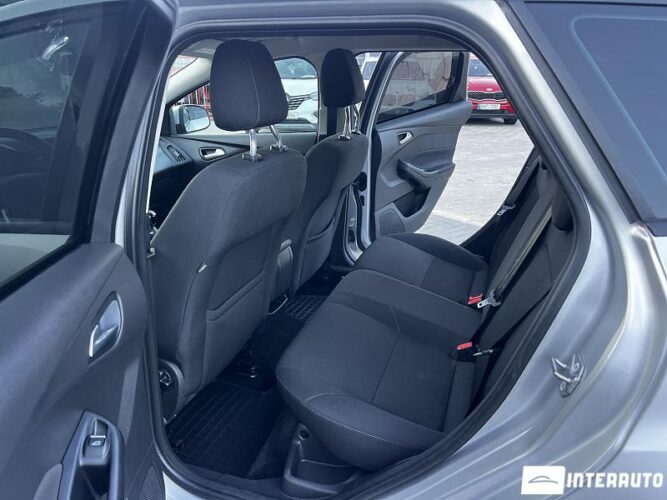 Ford Focus 41 interauto-car