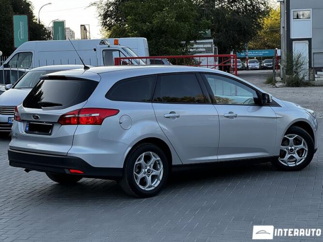 Ford Focus 32 interauto-car