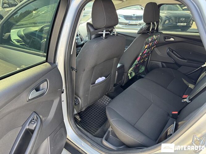 Ford Focus 51 interauto-car