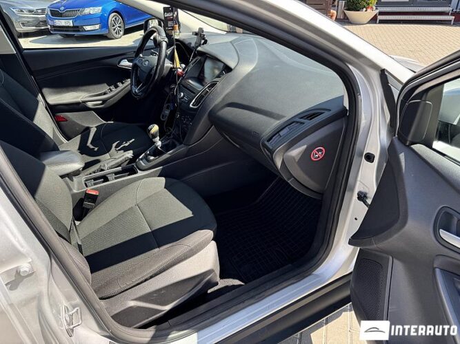 Ford Focus 48 interauto-car