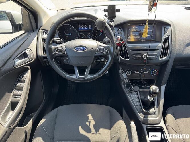 Ford Focus 41 interauto-car