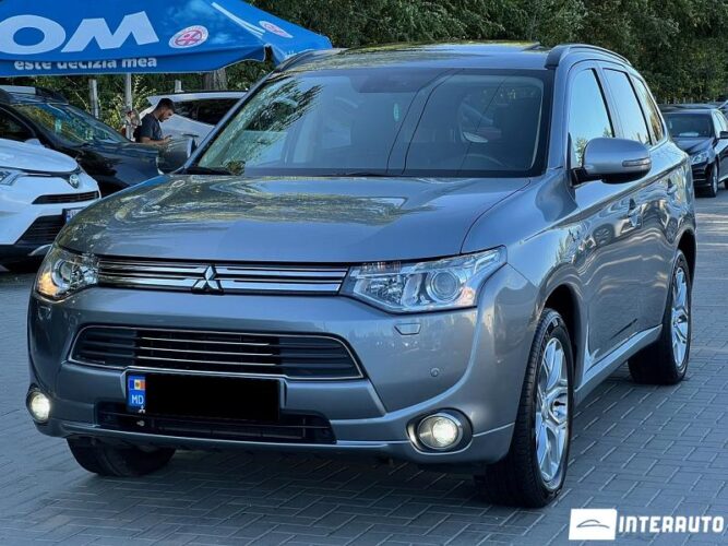 Mitsubishi Outlander 33 interauto-car