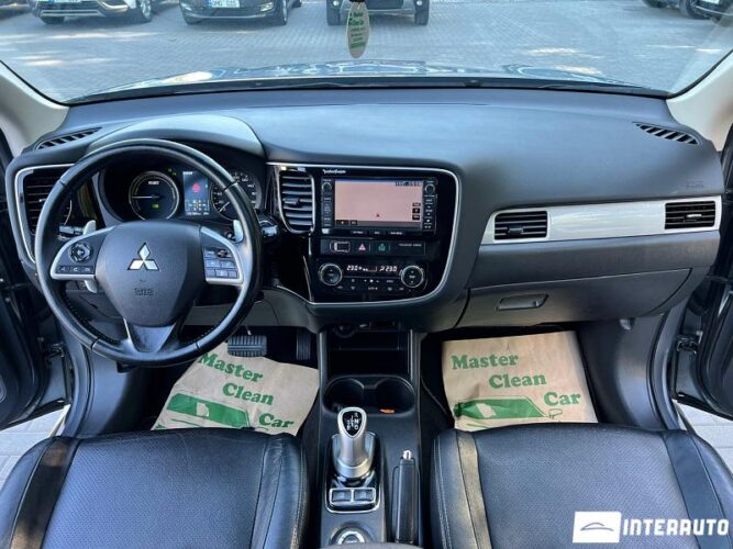 Mitsubishi Outlander 41 interauto-car