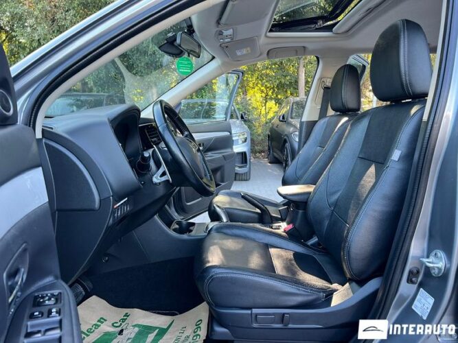 Mitsubishi Outlander 37 interauto-car