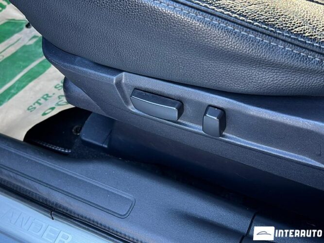 Mitsubishi Outlander 38 interauto-car