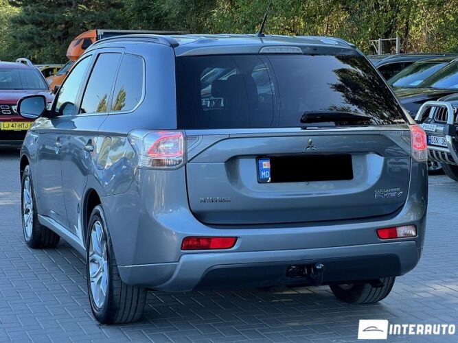 Mitsubishi Outlander 36 interauto-car
