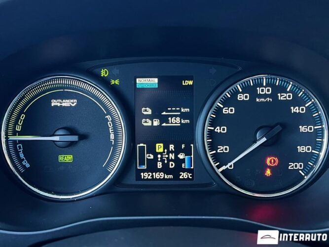 Mitsubishi Outlander 43 interauto-car