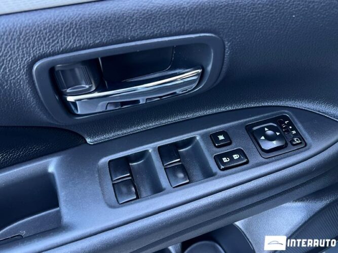 Mitsubishi Outlander 39 interauto-car