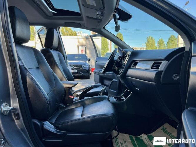 Mitsubishi Outlander 49 interauto-car