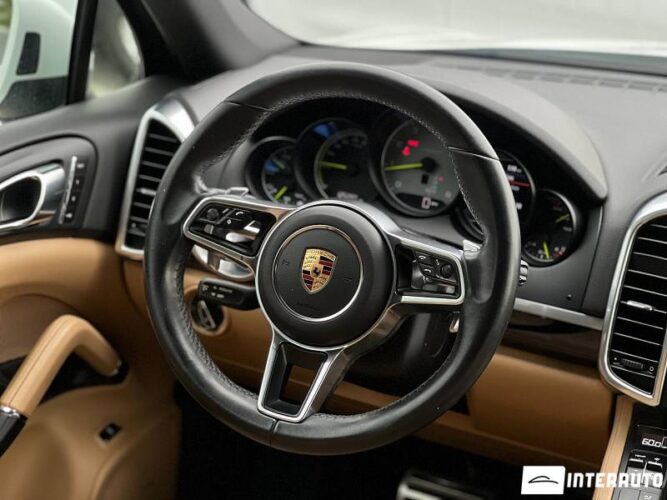 Porsche Cayenne S Hybrid 42 interauto-car