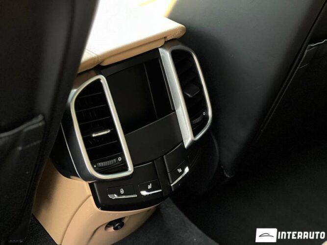 Porsche Cayenne S Hybrid 49 interauto-car