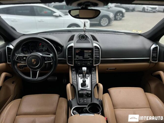 Porsche Cayenne S Hybrid 40 interauto-car