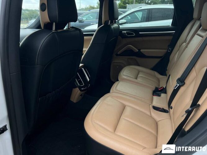 Porsche Cayenne S Hybrid 48 interauto-car